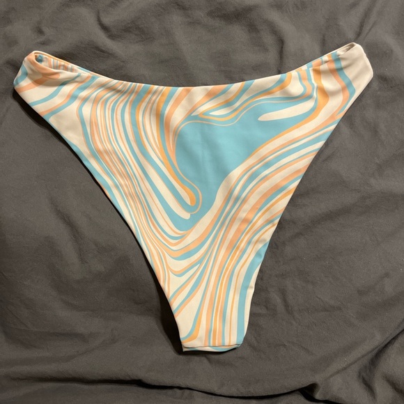 Shop Aurelle Bikini - Picture 4 of 6